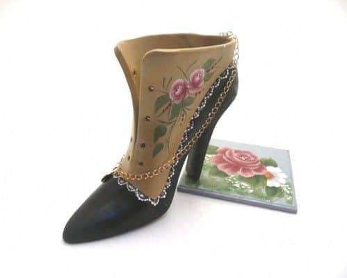 מגף מיניאטורי-דרמטי