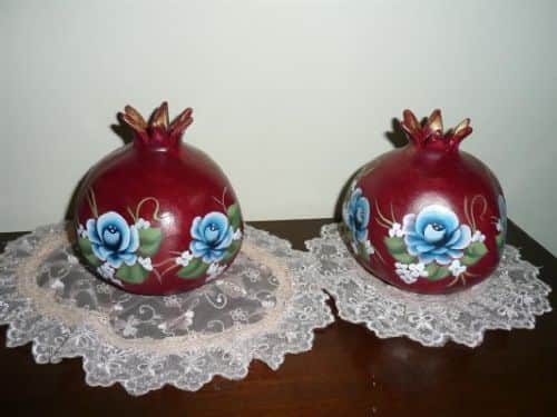 רימונים מקרמיקה מעוטרים בורדים