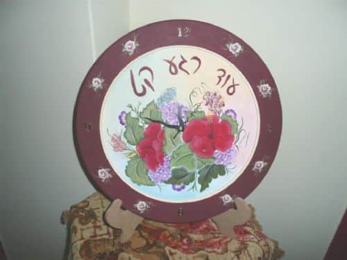 שעון עגול-םרחי היביסקוס ציור על עץ