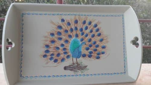 טווס על מגש