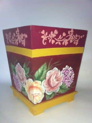 עציץ מעץ-ציור על עץ