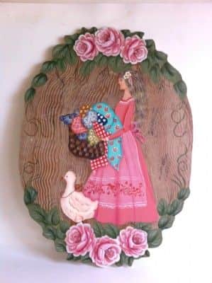 יום כביסה-ציור על עץ