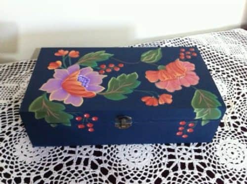 קופסא-ציור על עץ