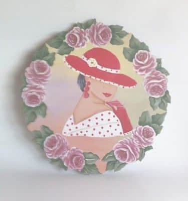 ליידי חובשת כובע