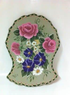 זר פרחים-ציור על עץ