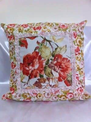 כרית נוי פרחונית