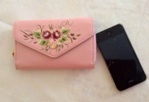 נרתיק ורוד לאייפון