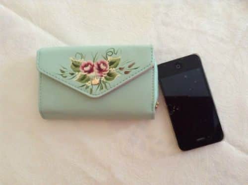 נרתיק ורוד לאייפון